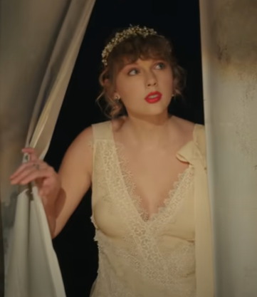 Taylor Swift Celebrity-inspired Halloween costume