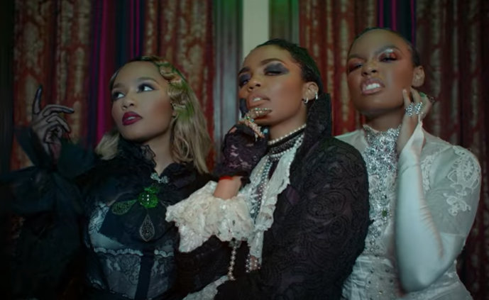 Disney Calling All The Monsters Thrii China Anne-Mcclain Halloween costume 2021