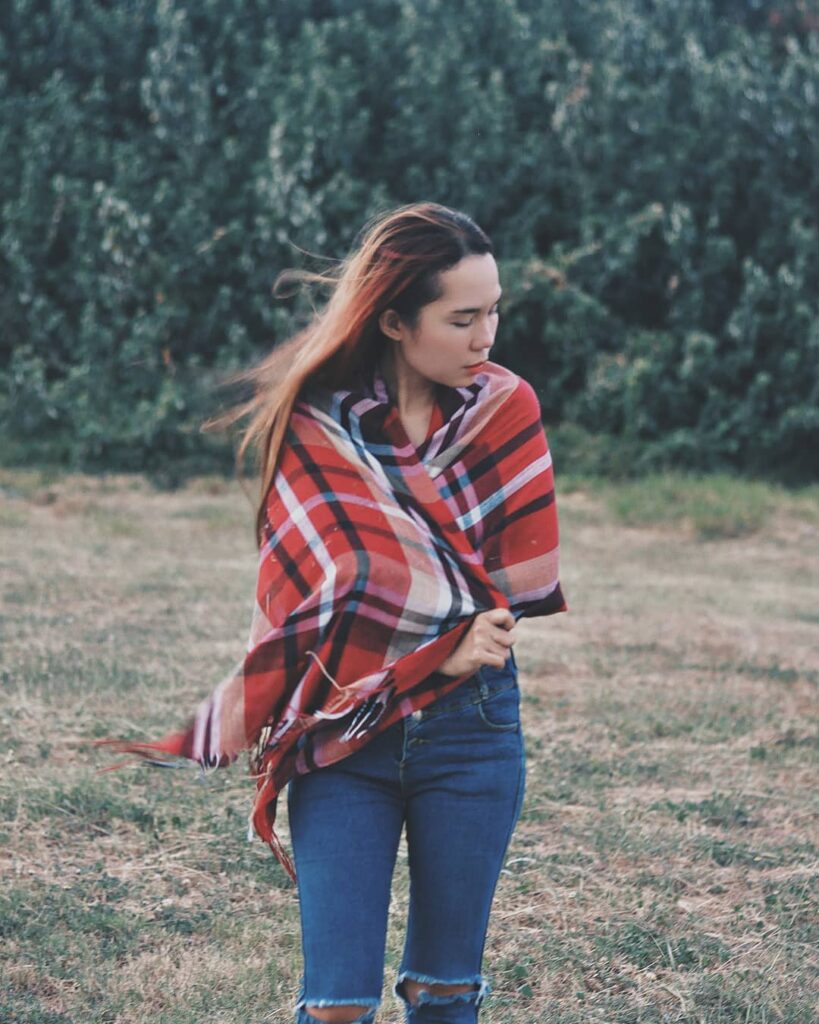 christmas photoshoot model in Christmas colored blanket