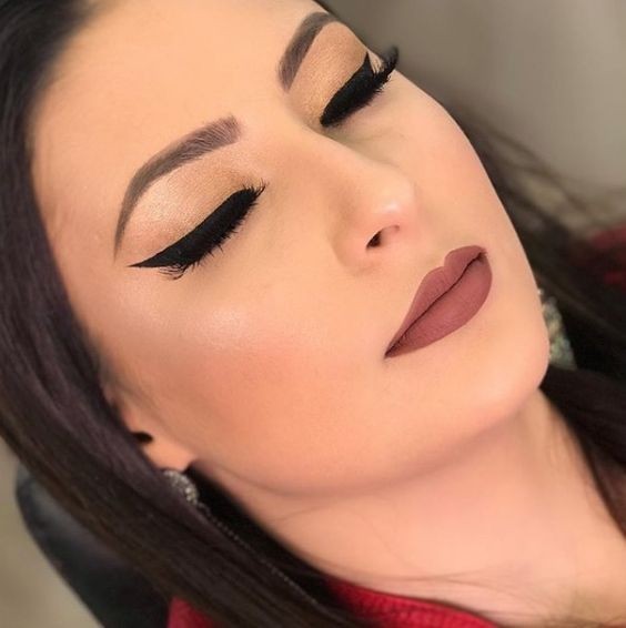 valentines-makeup-looks-bold-wing