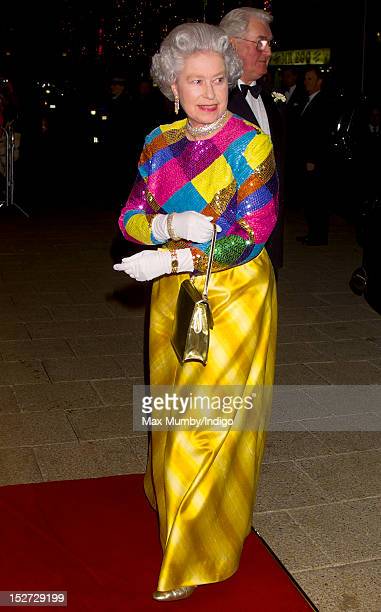 QUEEN ELIZABETH ON HER ROYAL VARIETY PERFORMANCE 1999