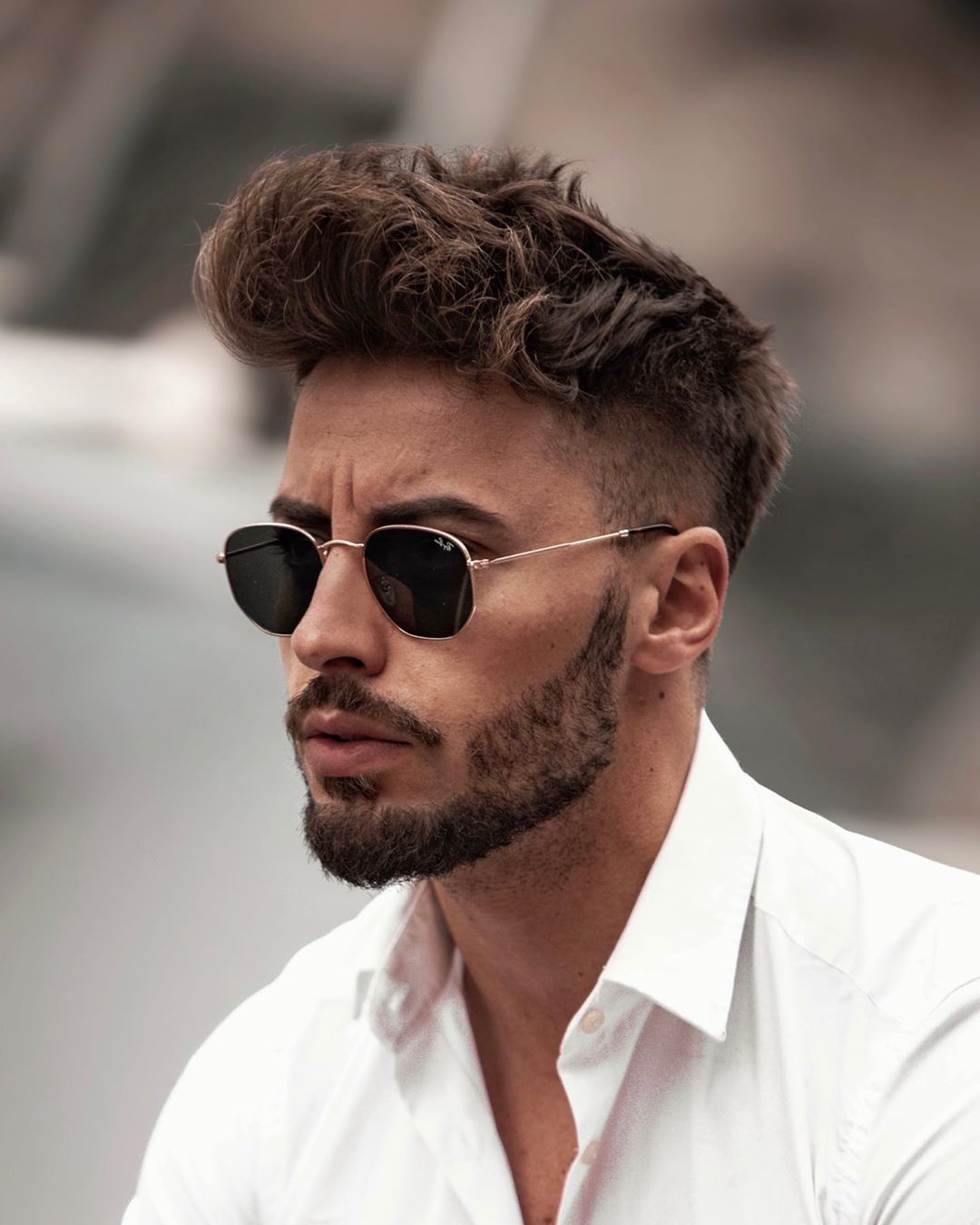 AN UNDERCUT HAIRSTYLE