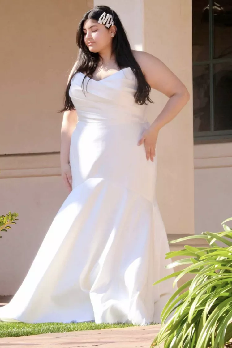 very sexy Plus-Size Wedding Dress