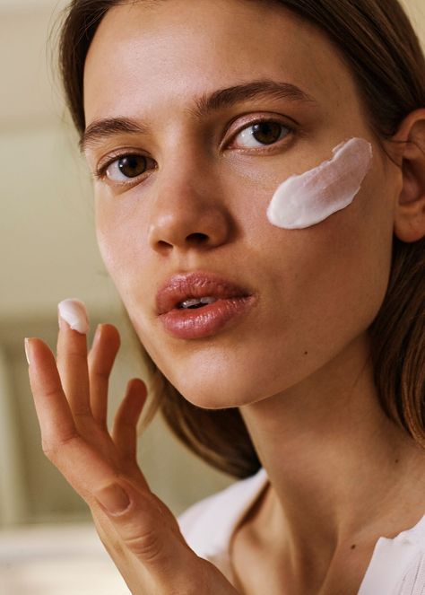 Moisturizes and Heals Skin