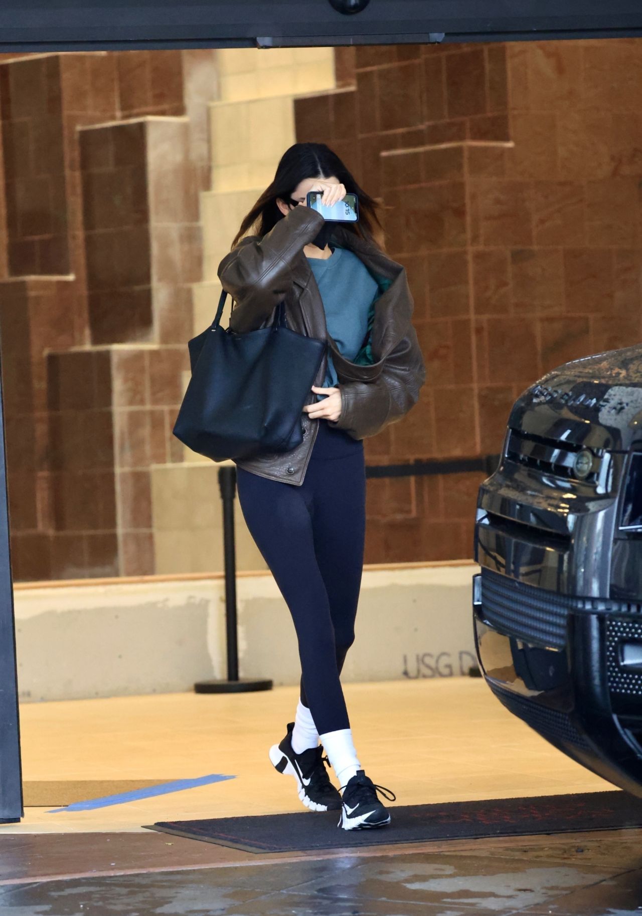 female celebrities chic street styles of March-2023 Week 2: Kendall Jenner