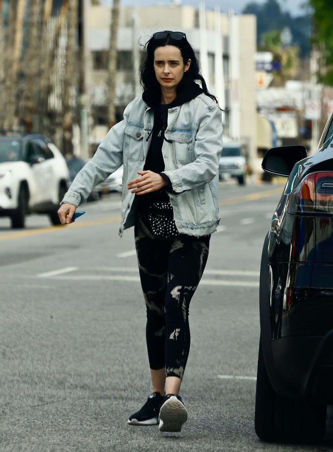 female celebrities chic street styles of March-2023 Week 2: Krysten Ritter