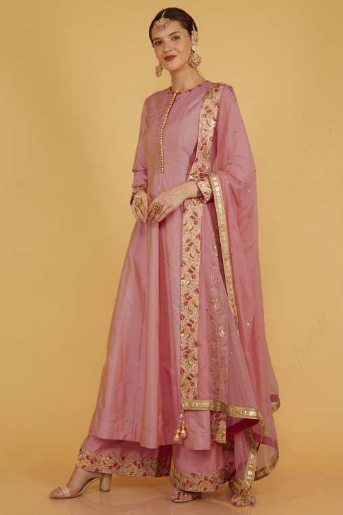 EID 2023 woman in pink