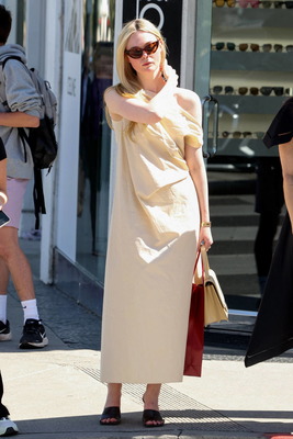 Best dressed celebrities on the streets in the 2nd week of April 2023: Elle