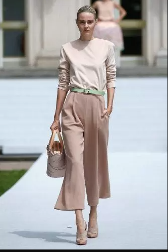 Women’s Neutral Outfits Monochrome 