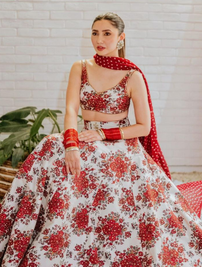 Mahira-khan-red-lehenga