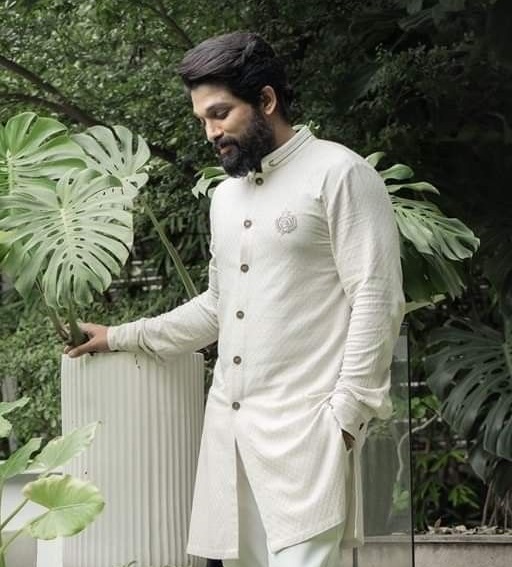 044e038d-8928-4766-bc1a-b3e64cd3a70a | Fashonation Indian Celebrities Allu