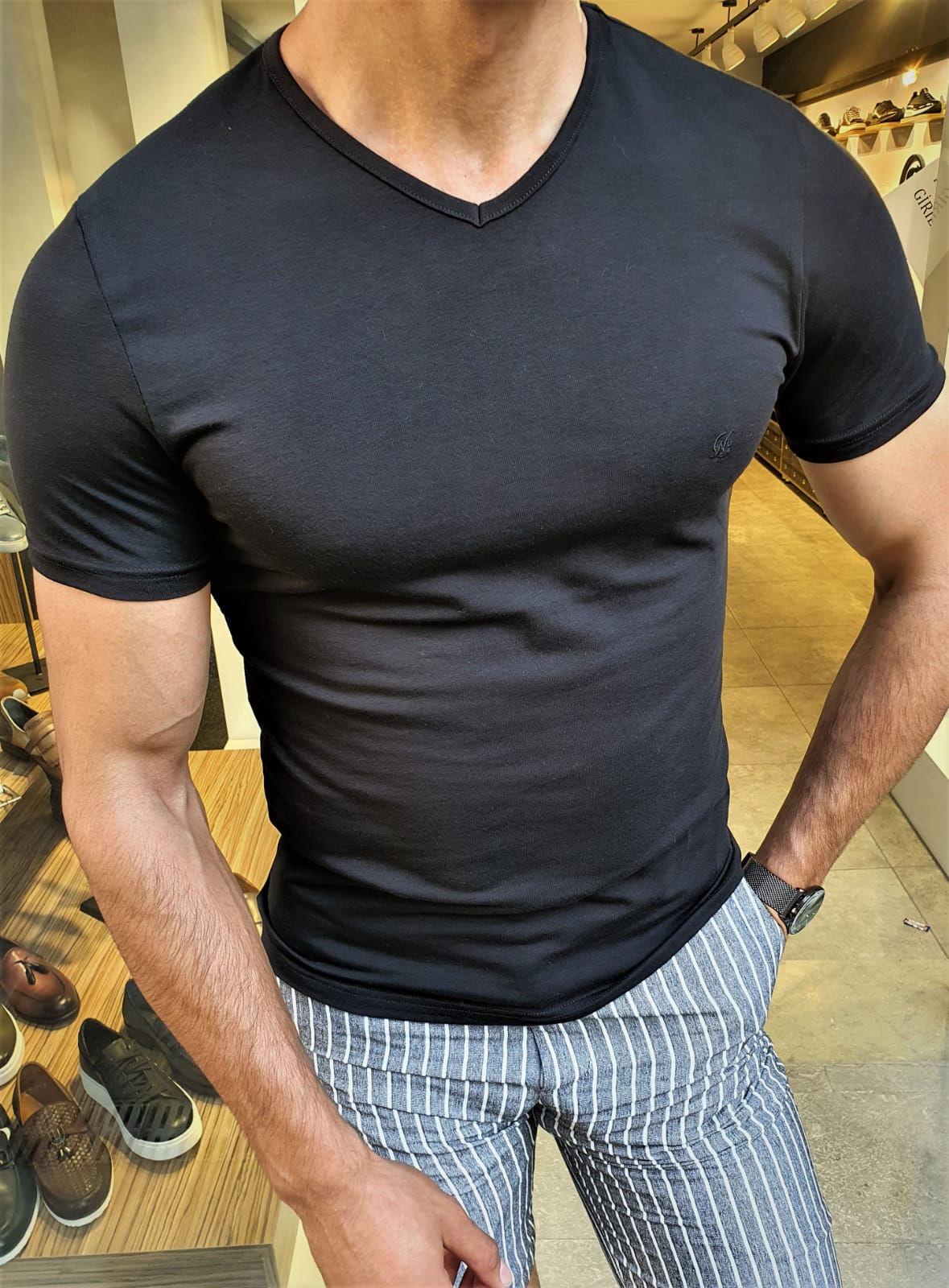 fit vs. baggy shirt tight