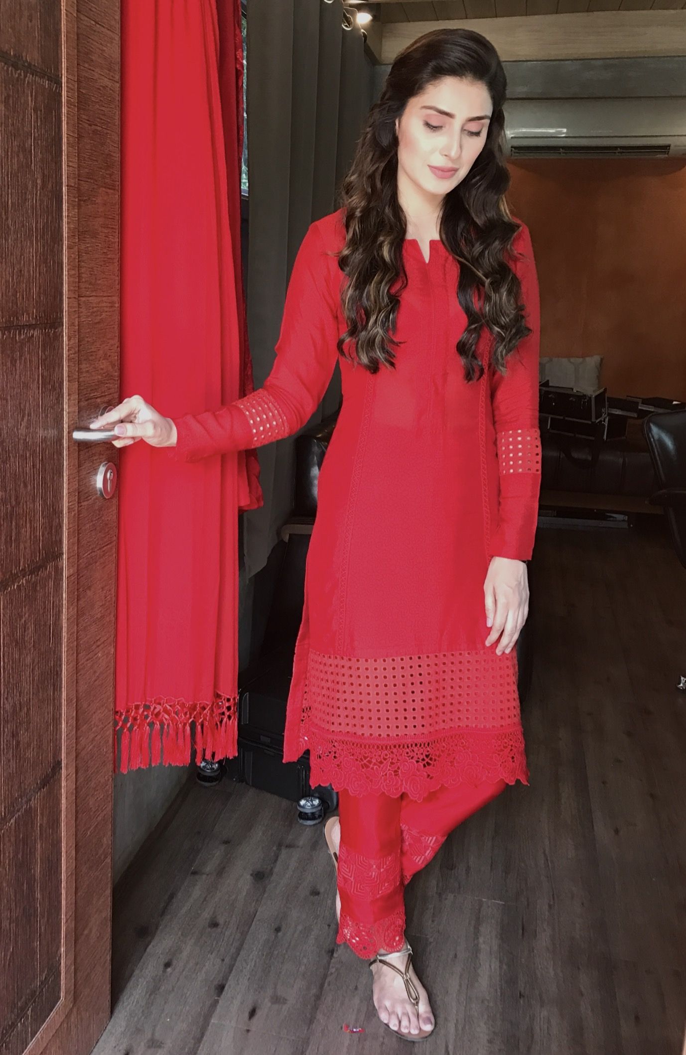 Pakistani actresses in red dresses Ayeza