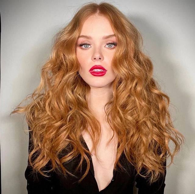 Abigail Cowen: sexy red curls