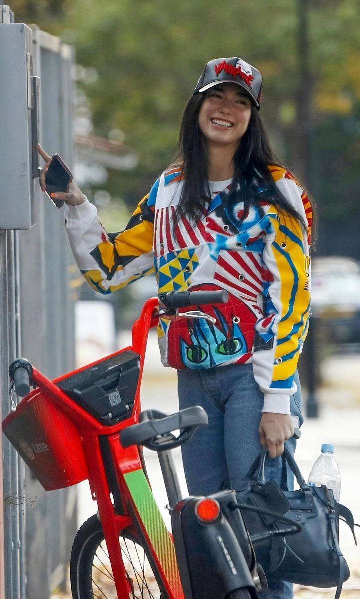 Dua Lipa outfits Street Style