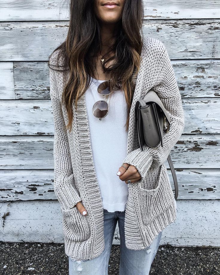 cozy outfits for winter Girl in long sweater