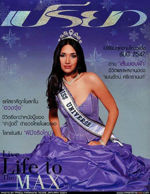 Amelia Vega: sexy red carpet