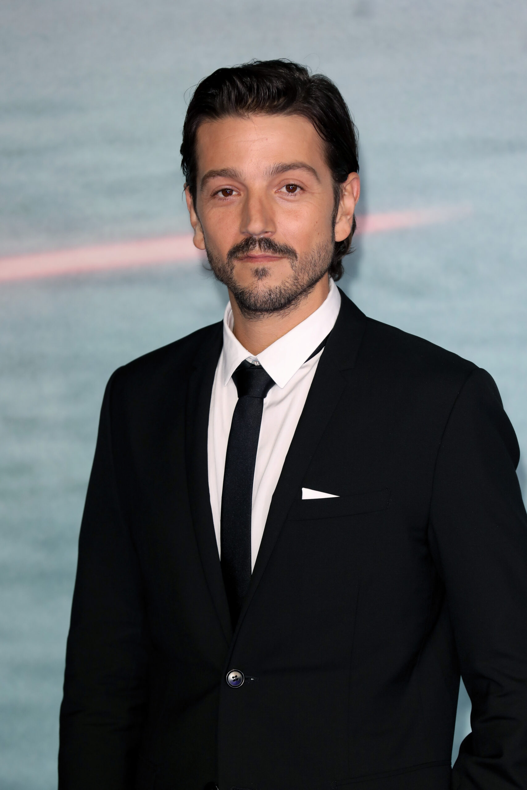Diego Luna black suit