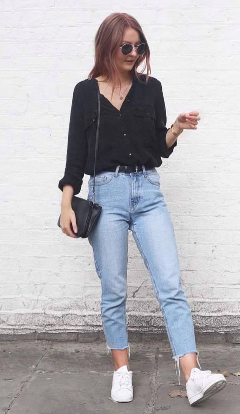 Sleevless turtle neck Work Outfit Ideas