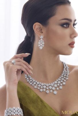 perfect necklace on a woman 