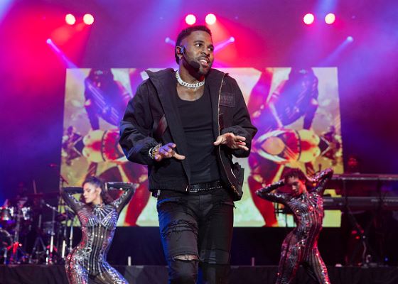 Jason Derulo on stage