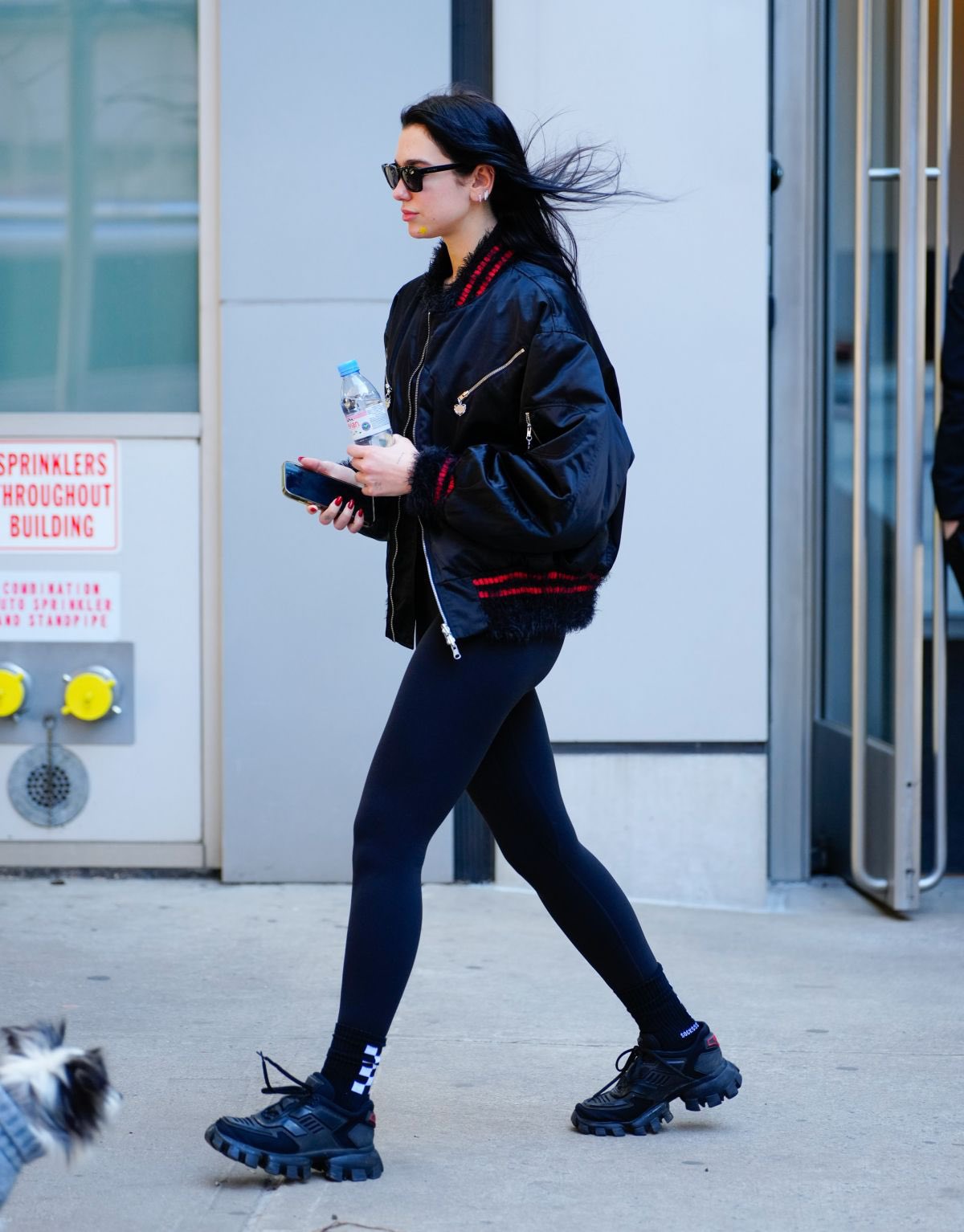 Dua Lipa street style in sneakers and legging 