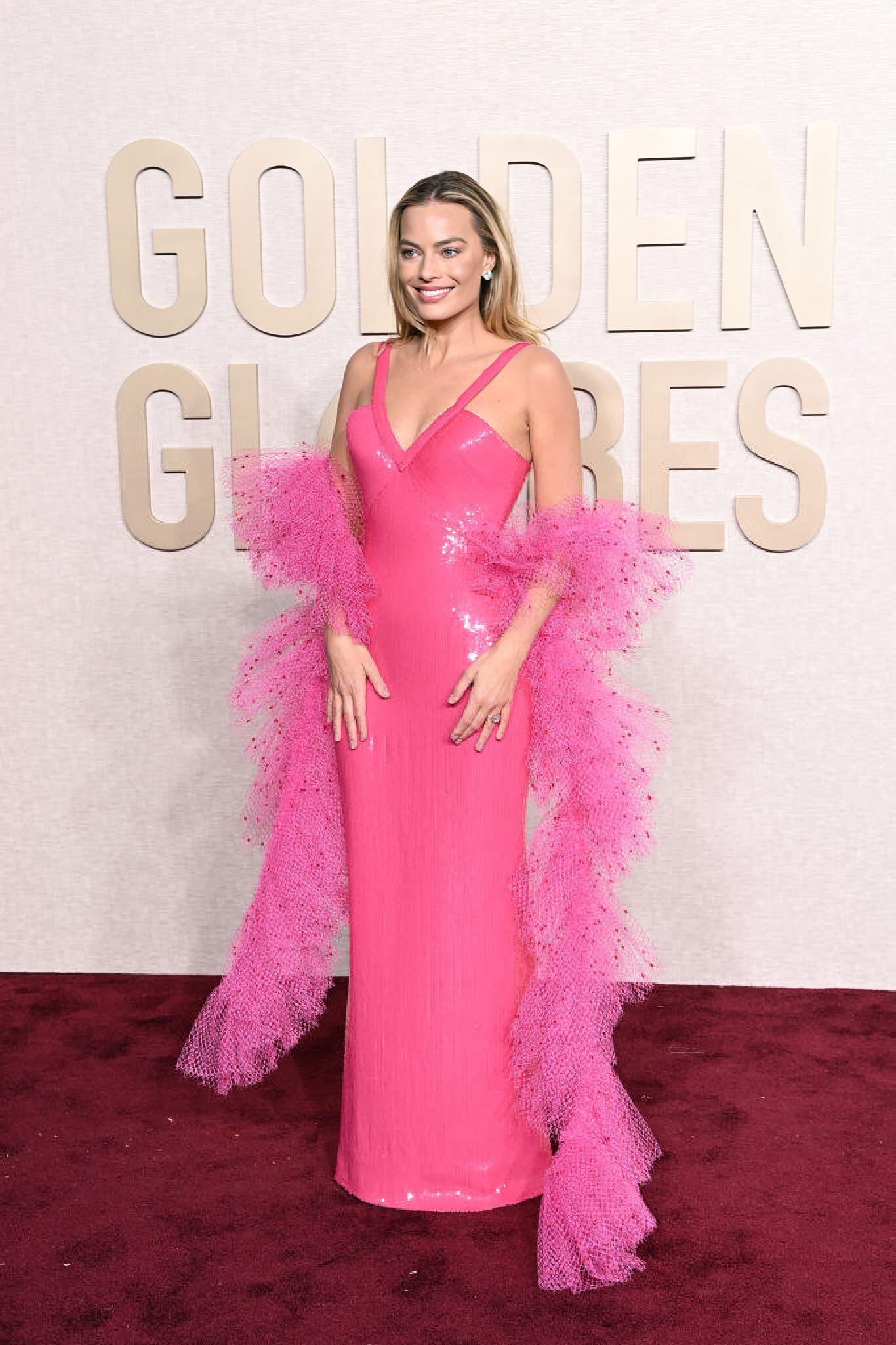 Golden Globe Red Carpet 2024 Margot Robbie 