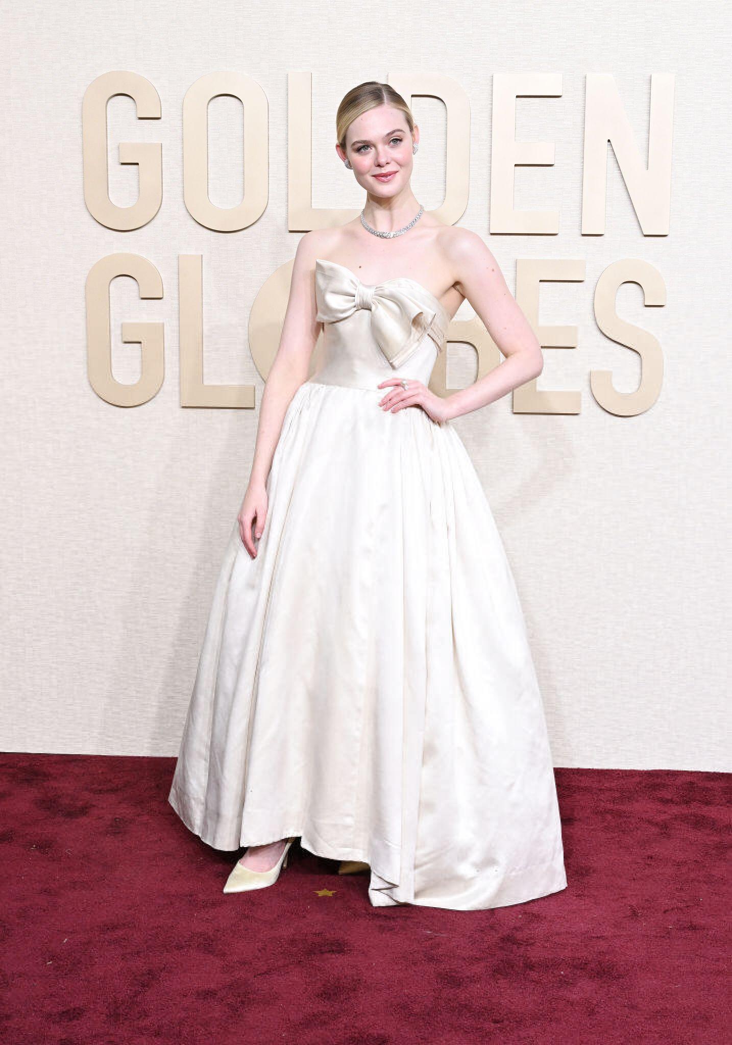 Golden Globe Red Carpet 2024 Elle Fanning 
