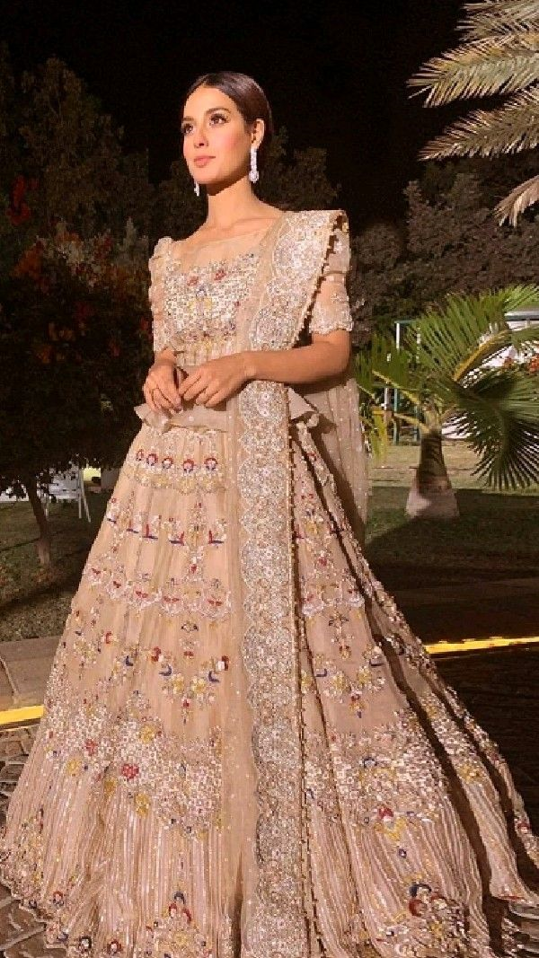 Celebrity Iqra Aziz Pakistan Fashion 