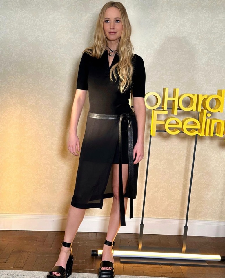 Jennifer Lawrence fashion wrap skirt