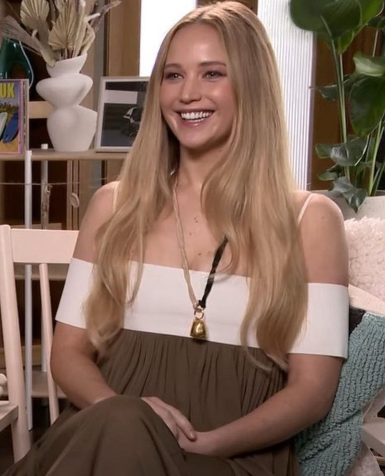 Jennifer Lawrence fashion looks Celines fall 2017