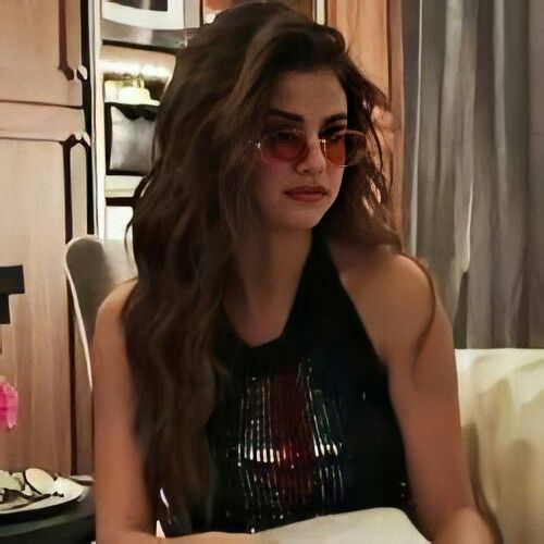 Selena Gomez Fashion 5