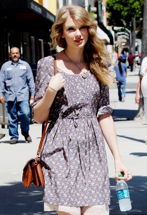 Classic look Taylor Swift Outfits
