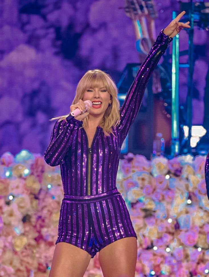 Taylor Swift Outfits stage attire