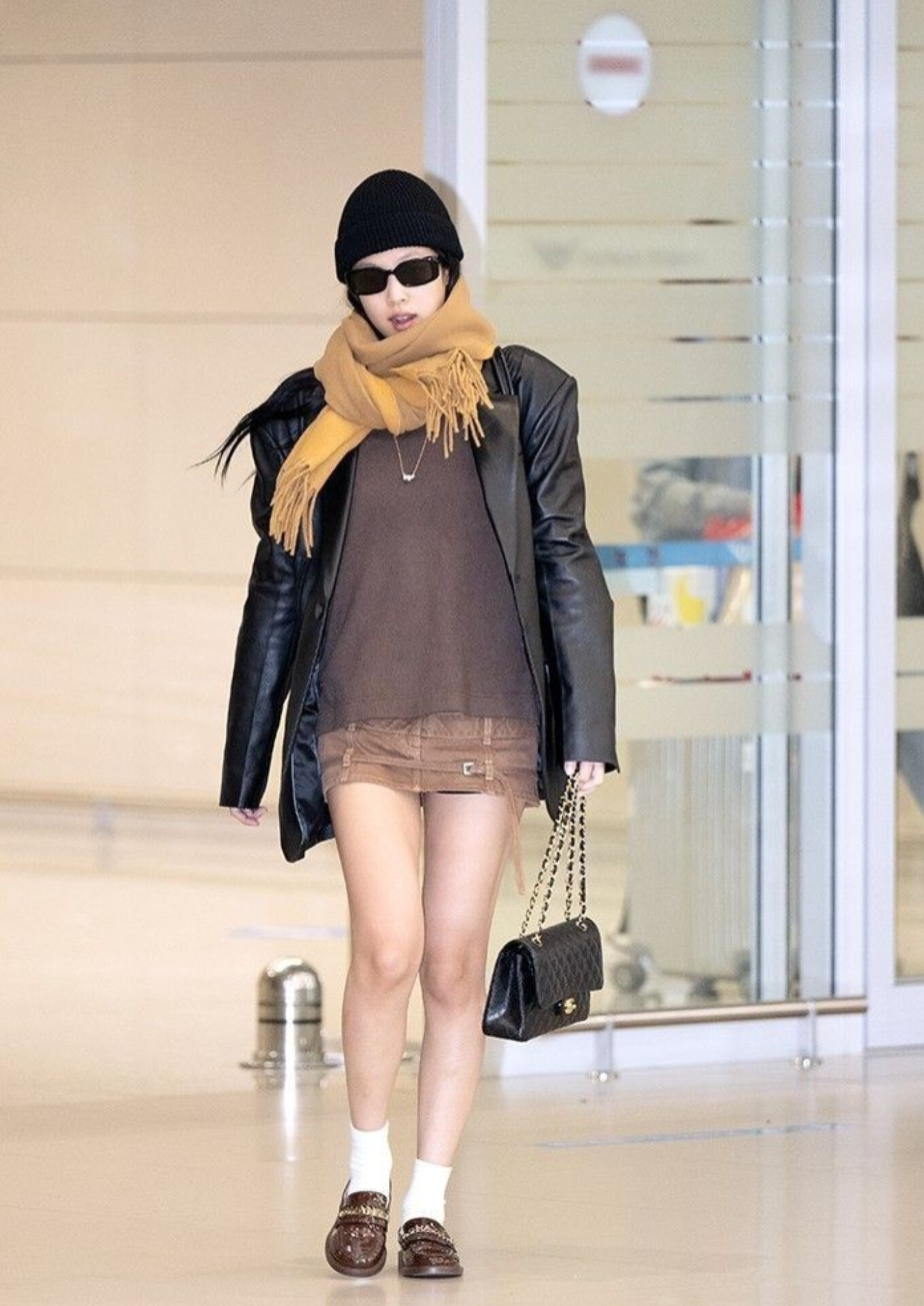 single breasted jacket  Jennie Kim airport fashion