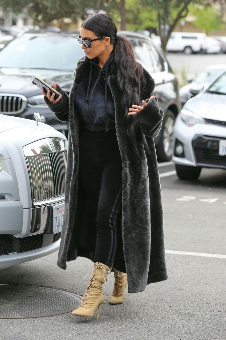 in fur coat Kim Kardashian fashion