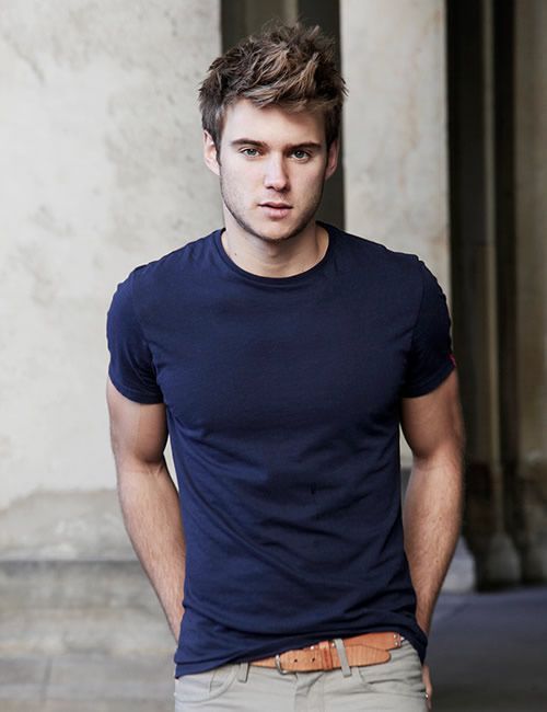 Essential Fashion Items for Men Timeless Mens Wardrobe 004