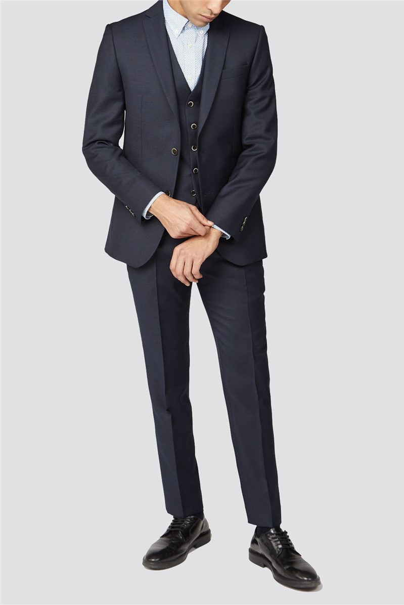 Essential Fashion Items for Men Timeless Mens Wardrobe 0010