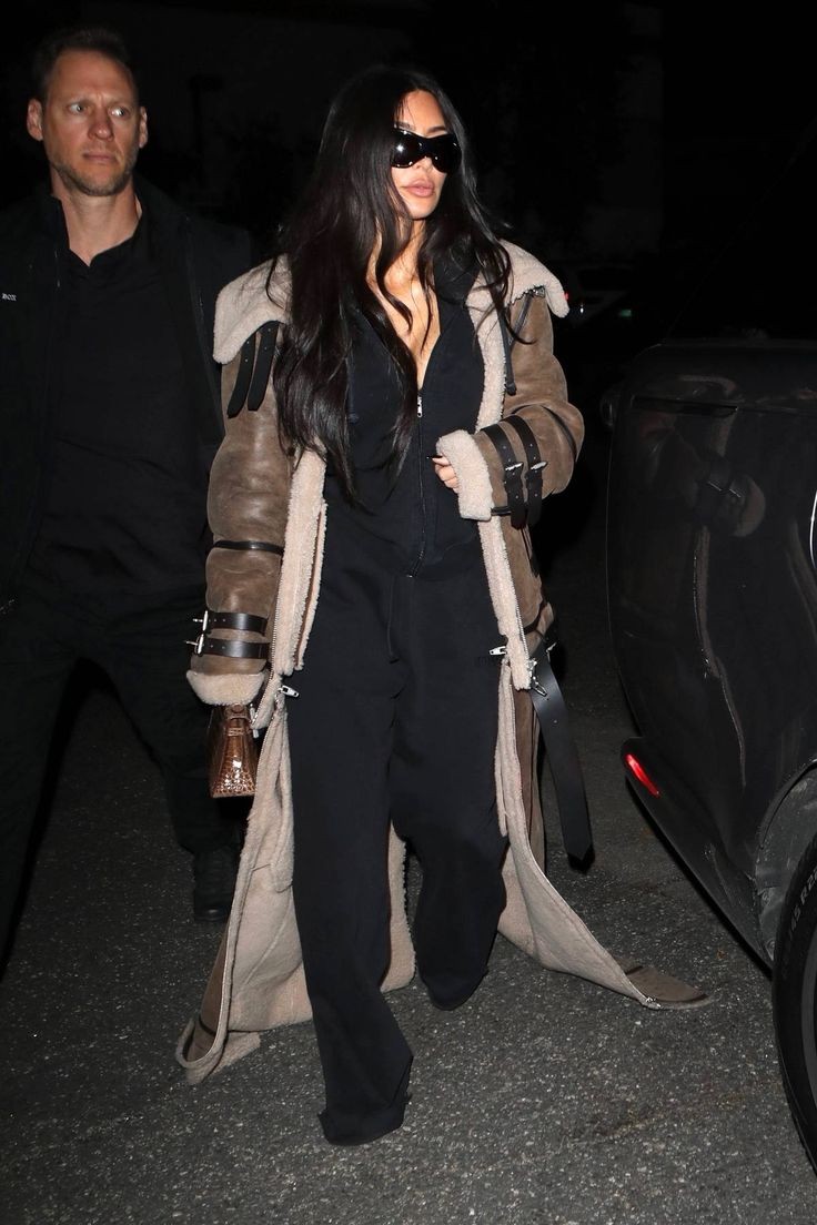 Long Shearling coat  Kim Kardashian street-style 