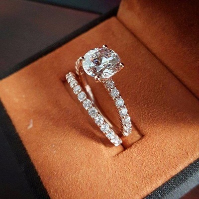Old-School Charm Engagement Ring Trends 