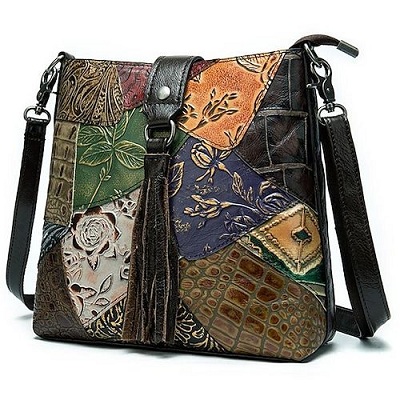 Bag Trends 1. Futuristic Minimalism: Keep It Simple