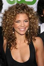Blond curly hairstyles for women 