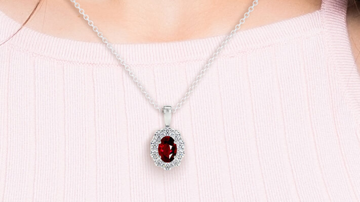 An Enchanting Pendant Jewelry Gifts