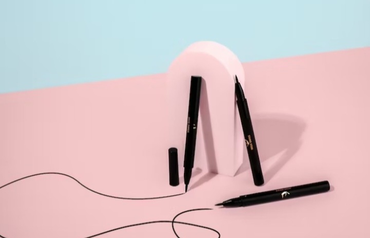 party makeup eye liner