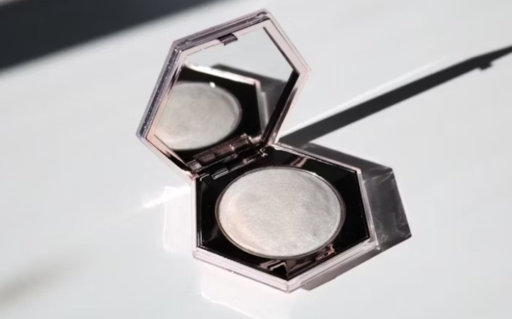 party makeup highlighter