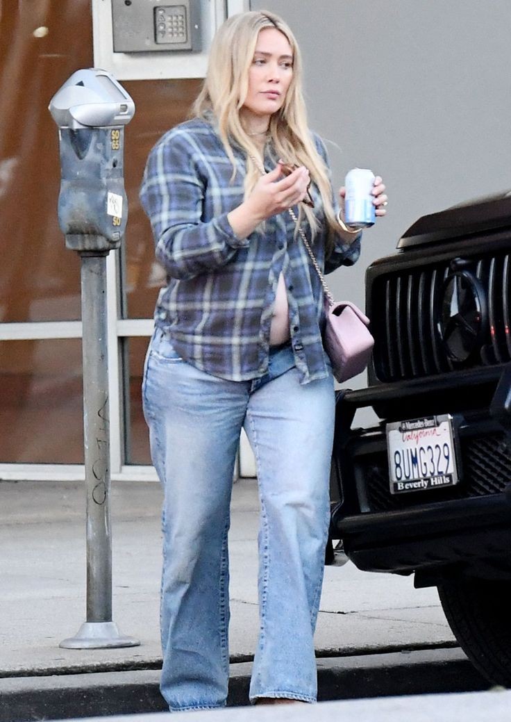 celebrity street-style maternity outfits Hillary Duff