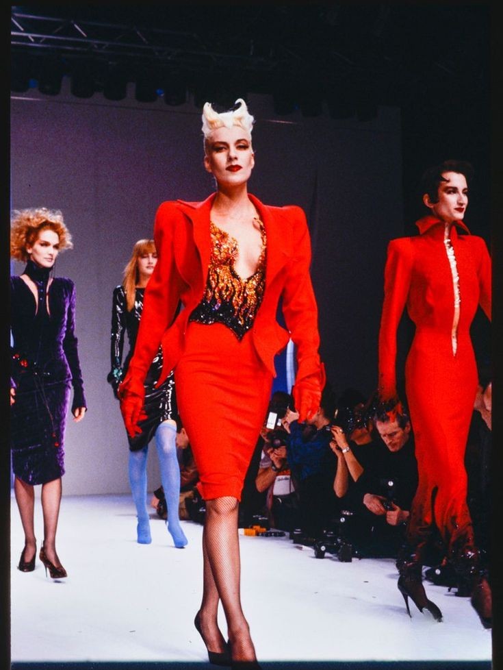 Kendall Jenner fashion Gucci Horsebit slim