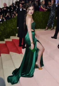 Hailee Steinfeld hot dress