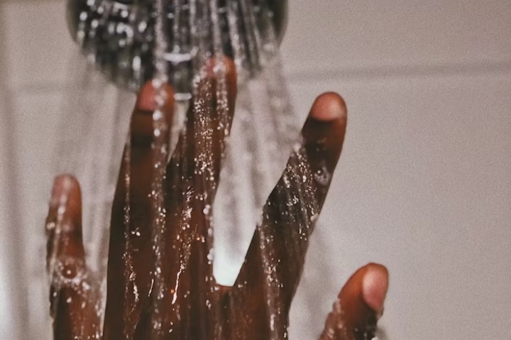 Tips for Treating Dry Skin: limit hot showers and bath