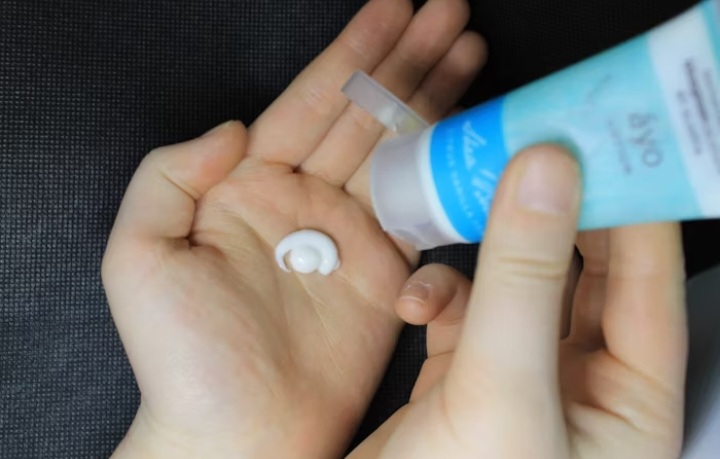 Tips for Treating Dry Skin: cleanser